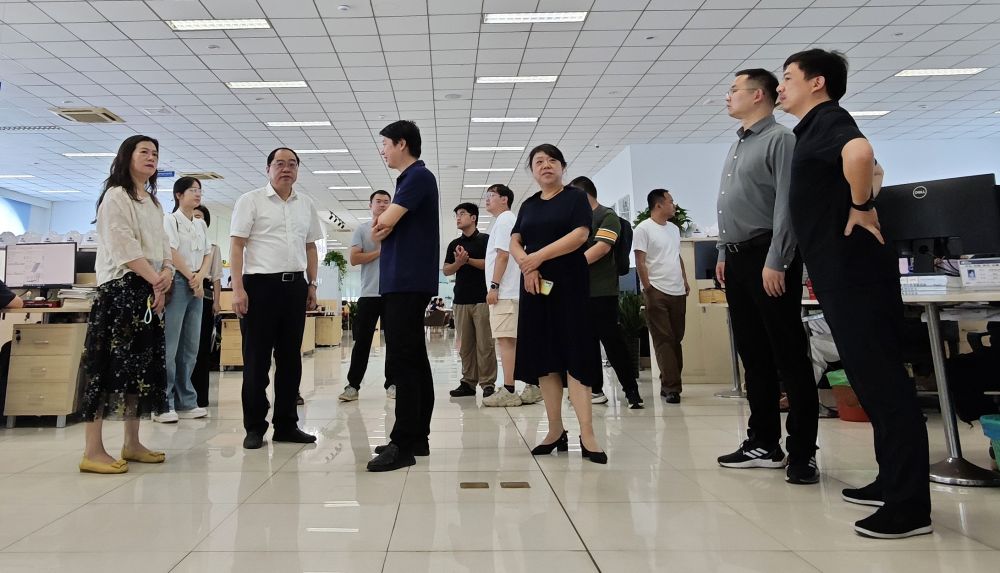 東南大學(xué)海研院領(lǐng)導(dǎo)專家蒞臨GENMA技術(shù)研發(fā)中心考察調(diào)研(圖2)