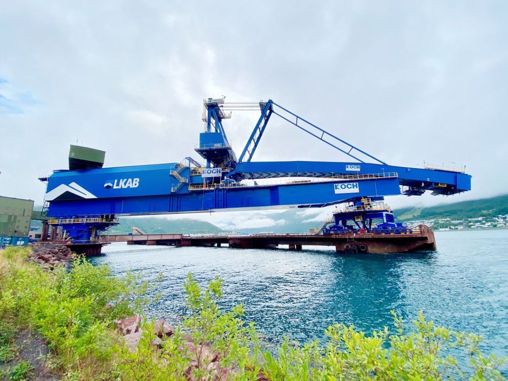 KOCH Solutions大型裝船機(jī)成功運抵客戶碼頭(圖2)