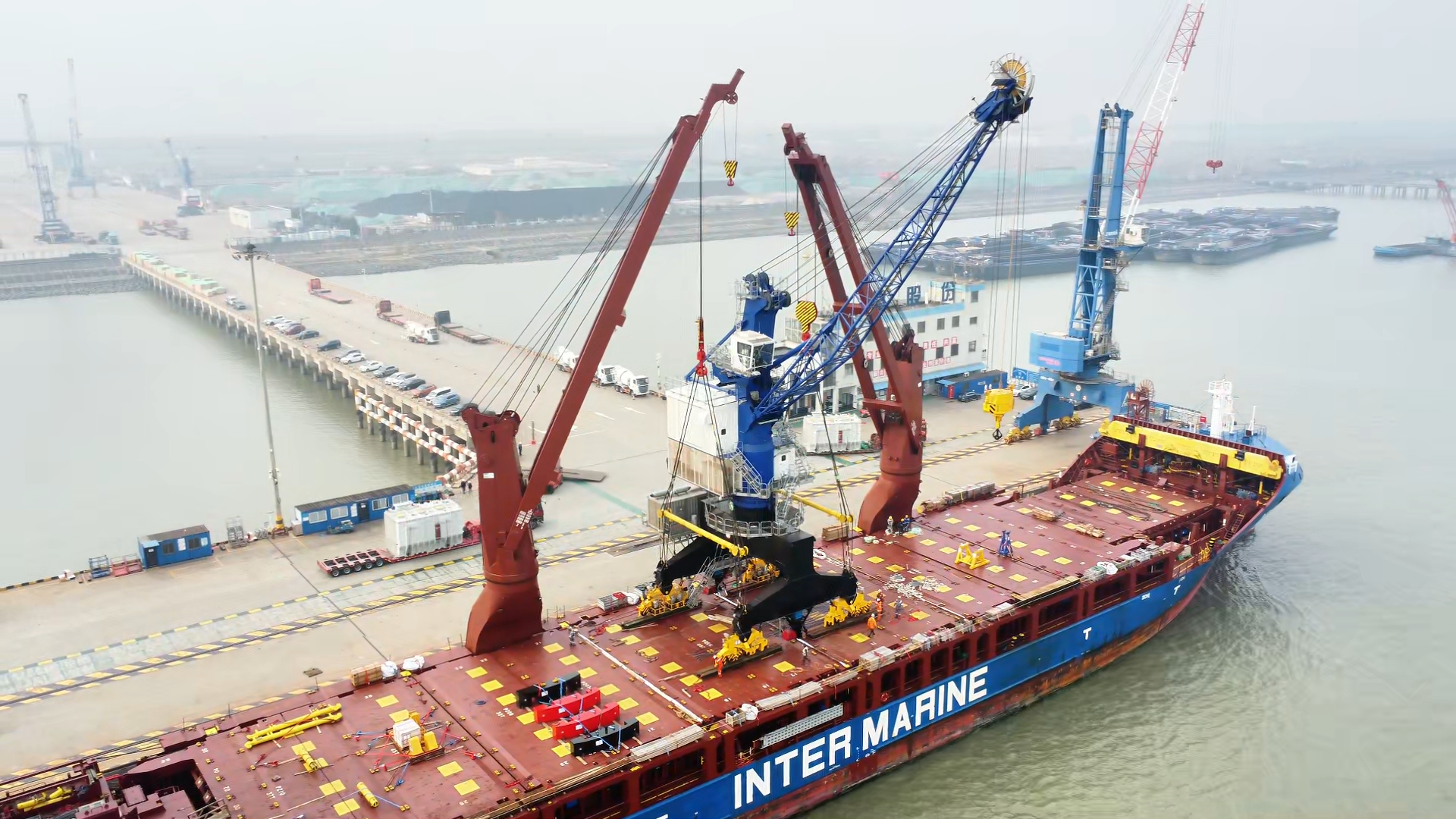 GENMA品牌首款非岸電軌道式MHC起航發(fā)往海外(圖1) GENMA品牌首款非岸電軌道式MHC起航發(fā)往海外(圖1)