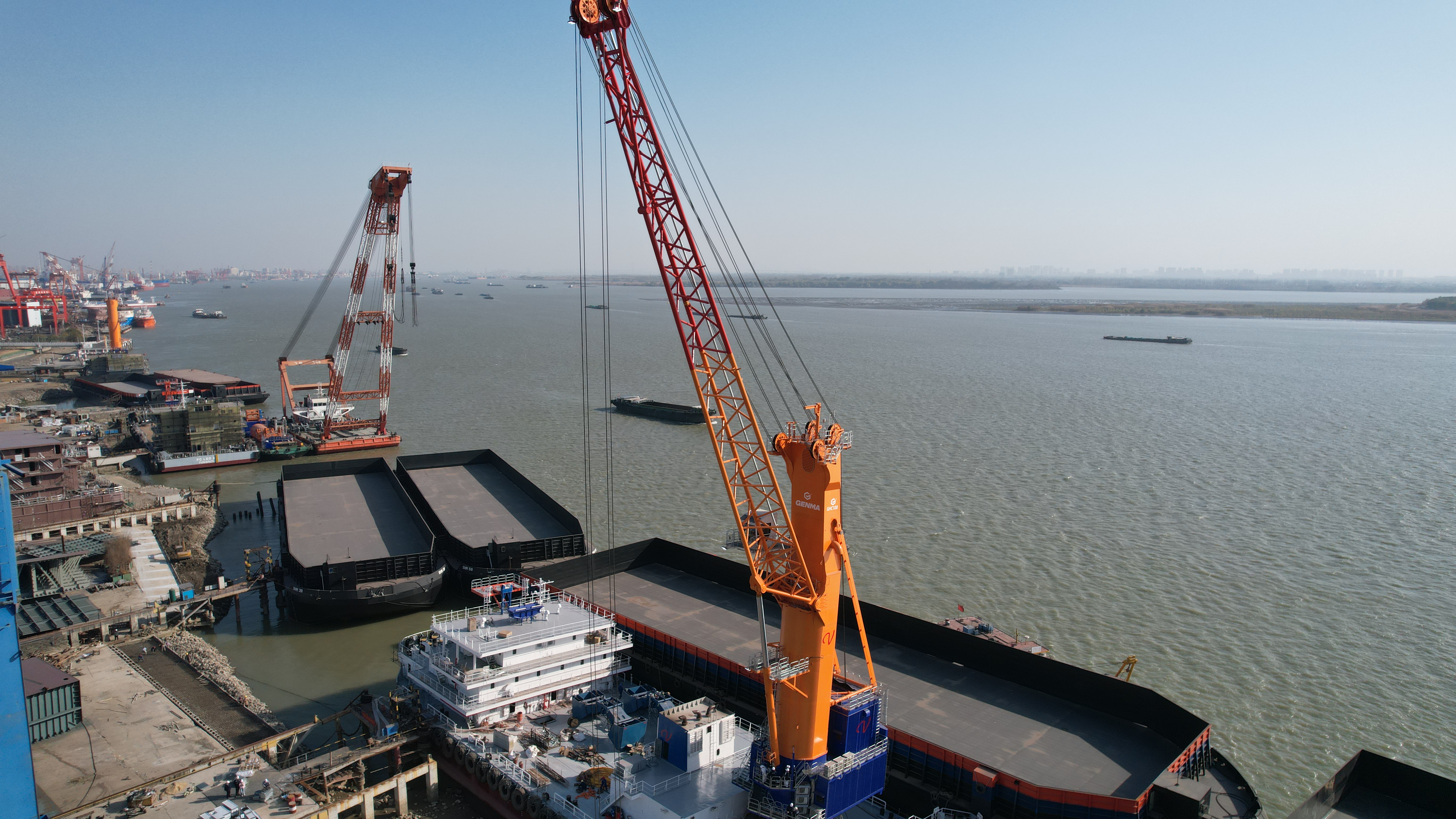 GENMA 2026開年再傳捷報:三臺智能過駁吊高效交付(圖2) GENMA 2026開年再傳捷報:三臺智能過駁吊高效交付(圖2)